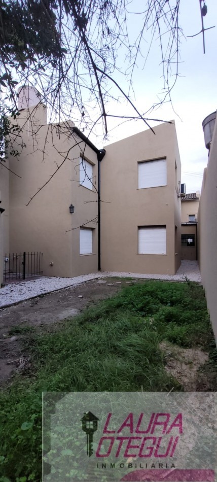 VENTA CASA 5 DORMITORIOS, 3 BAÑOS.