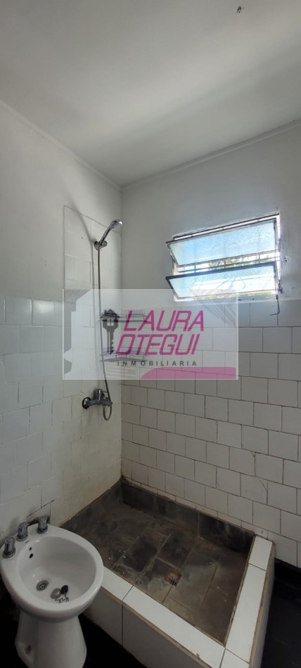 VENTA EN BLOCK, LOCAL + DEPTO DE 3 DORMITORIOS C/COCHERA EN AVENIDA PRINCIPAL 