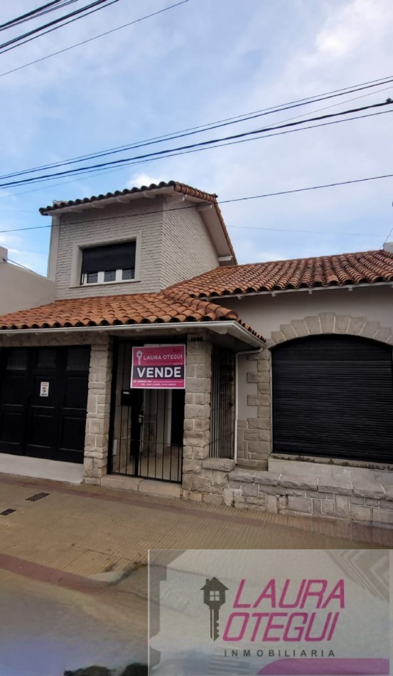 VENTA CASA 5 DORMITORIOS, 3 BAÑOS.