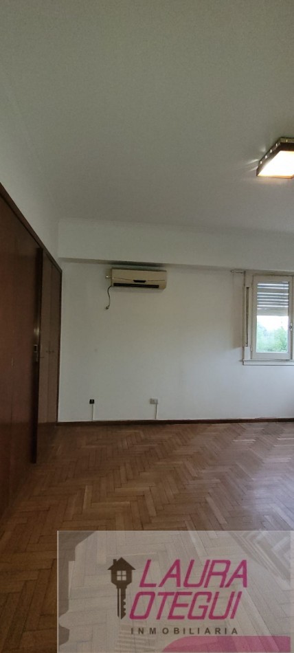 VENTA CASA 5 DORMITORIOS, 3 BAÑOS.