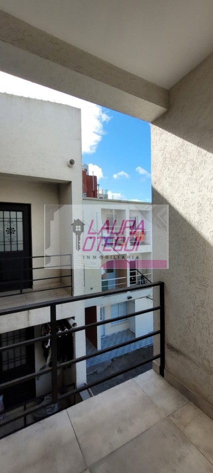 VENTA DEPTO 1 DORMITORIO C/COCHERA, ZONA SEMI CENTRICA 