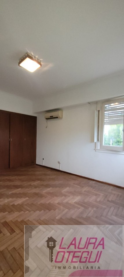 VENTA CASA 5 DORMITORIOS, 3 BAÑOS.