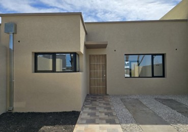 VENTA CASA A ESTRENAR 2 DORMITORIOS Y PATIO VERDE 