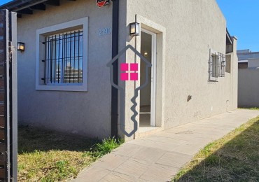 VENTA CASA 2 DORMITORIOS + PATIO CON PARRILLA 